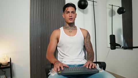 Agustin online show from 3, 10, 2025
