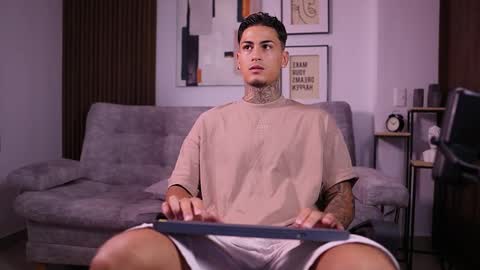 Agustin online show from 16, 11, 2025