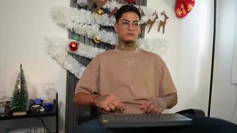 Agustin online show from 28, 11, 2025