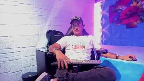 Snapshot of axell_cross2 chatting on 3, 10, 2025 Axell Cross2 online show from 3, 10, 2025
