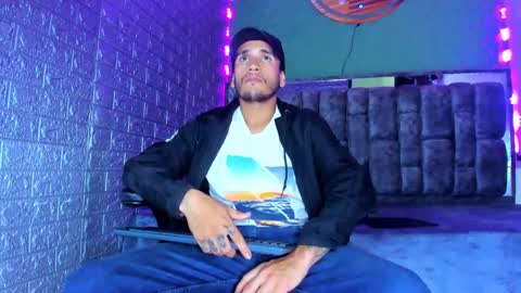 Snapshot of axell_cross2 chatting on 17, 10, 2025 Axell Cross2 online show from 17, 10, 2025