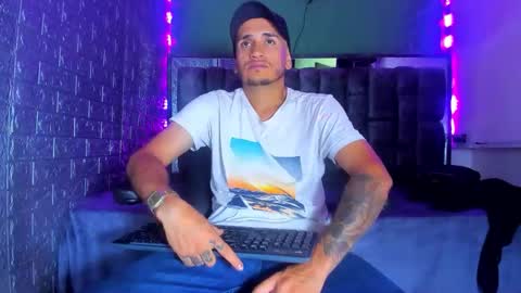 Snapshot of axell_cross2 chatting on 18, 10, 2025 Axell Cross2 online show from 18, 10, 2025