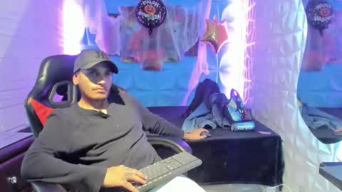 Snapshot of axell_cross2 chatting on 2, 11, 2025 Axell Cross2 online show from 2, 11, 2025