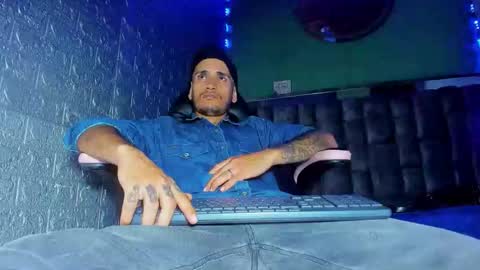 Axell Cross2 online show from 17, 3, 2026