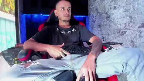 Snapshot of axell_cross2 chatting on 17, 4, 2026 Axell Cross2 online show from 17, 4, 2026