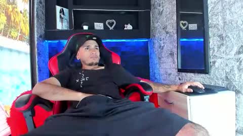 Snapshot of axell_cross2 chatting on 26, 4, 2026 Axell Cross2 online show from 26, 4, 2026