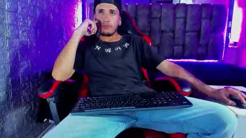 Snapshot of axell_cross2 chatting on 13, 5, 2026 Axell Cross2 online show from 13, 5, 2026