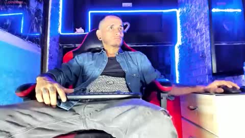 Snapshot of axell_cross2 chatting on 21, 5, 2026 Axell Cross2 online show from 21, 5, 2026