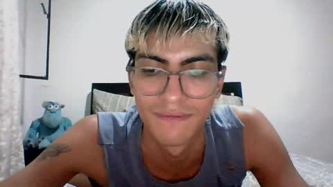 Snapshot of axellatino_ chatting on 5, 12, 2024 Axel online show from 5, 12, 2024