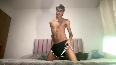 Snapshot of axellatino_ chatting on 2, 1, 2025 Axel online show from 2, 1, 2025