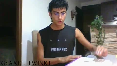 Snapshot of axellatino_ chatting on 19, 10, 2025 Axel online show from 19, 10, 2025