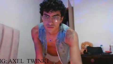 Snapshot of axellatino_ chatting on 3, 11, 2025 Axel online show from 3, 11, 2025