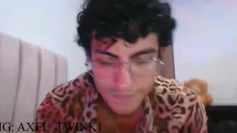 Snapshot of axellatino_ chatting on 8, 11, 2025 Axel online show from 8, 11, 2025