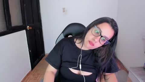 SandyMODELINDEPENDIENT online show from 2, 2, 2025