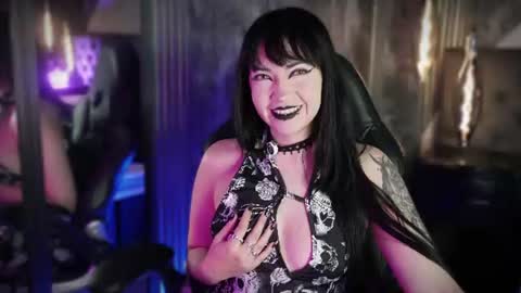 Snapshot of aylen_darkmoor chatting on 18, 6, 2026 Aylen online show from 18, 6, 2026