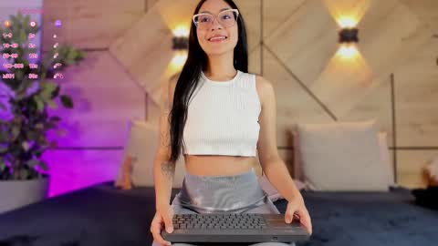 Snapshot of aylin_rousse chatting on 24, 10, 2025 ayllin online show from 24, 10, 2025