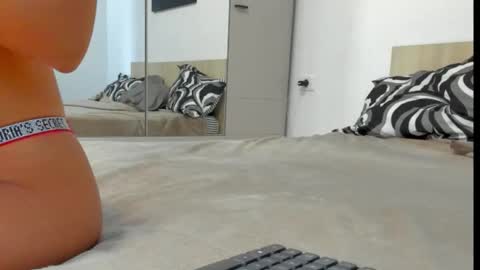 Aylinhazel online show from 22, 9, 2025