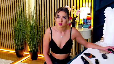 Snapshot of aylinrosee chatting on 8, 5, 2026 AylinRosee online show from 8, 5, 2026