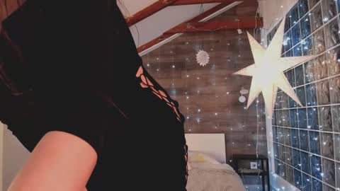 azaliaswallows online show from 15, 2, 2025