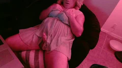 Snapshot of azbritneycd chatting on 7, 6, 2026 AZBritneyCD online show from 7, 6, 2026