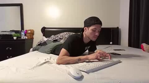 azell19 online show from 14, 2, 2025