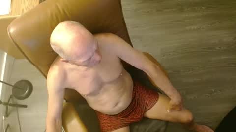 Snapshot of azmichael5 chatting on 23, 4, 2026 Mike online show from 23, 4, 2026