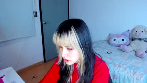 Azu Moure online show from 4, 12, 2024