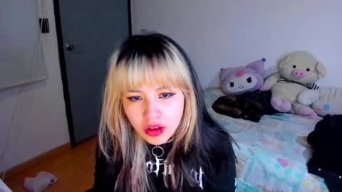 Azu Moure online show from 12, 12, 2024