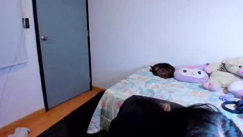 Azu Moure online show from 13, 12, 2024