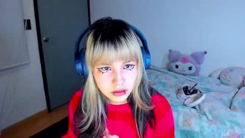 Azu Moure online show from 16, 12, 2024