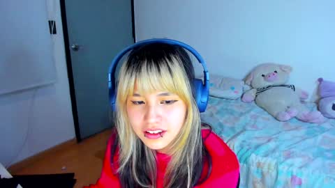 Azu Moure online show from 24, 12, 2024