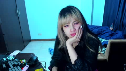 Azu Moure online show from 10, 1, 2025