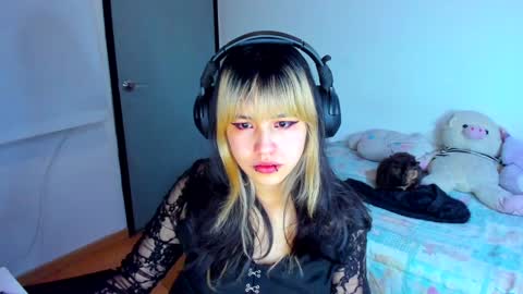 Azu Moure online show from 14, 1, 2025