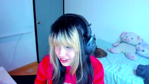 Azu Moure online show from 23, 1, 2025