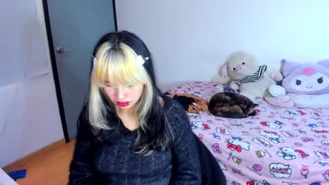 Azu Moure online show from 11, 3, 2025