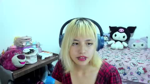 Azu Moure online show from 12, 9, 2025