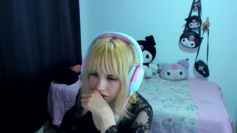 Azu Moure online show from 24, 10, 2025