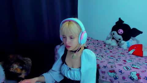 Azu Moure online show from 27, 2, 2026