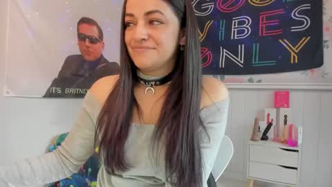Azucena R online show from 9, 10, 2025