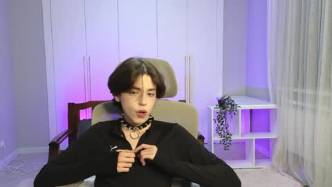 Snapshot of b0y_fantasy chatting on 24, 12, 2024 Elios online show from 24, 12, 2024