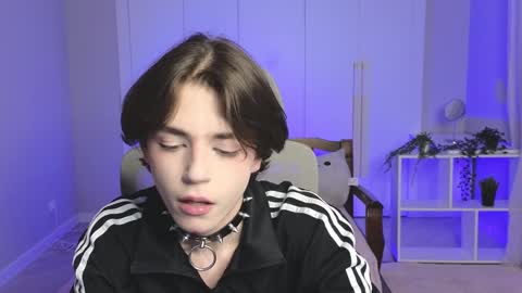 Snapshot of b0y_fantasy chatting on 26, 12, 2024 Elios online show from 26, 12, 2024