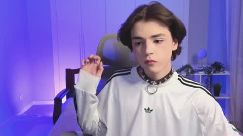 Snapshot of b0y_fantasy chatting on 3, 1, 2025 Elios online show from 3, 1, 2025