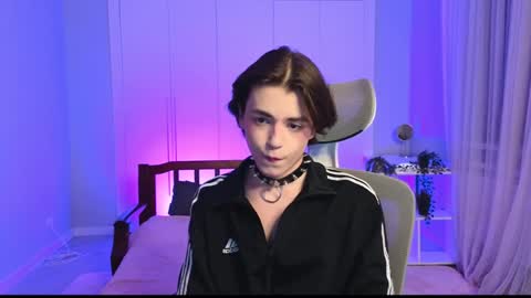 Snapshot of b0y_fantasy chatting on 6, 1, 2025 Elios online show from 6, 1, 2025