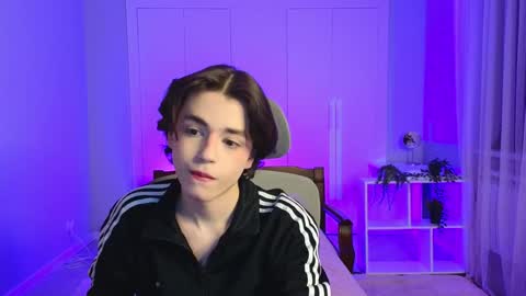 Snapshot of b0y_fantasy chatting on 11, 1, 2025 Elios online show from 11, 1, 2025