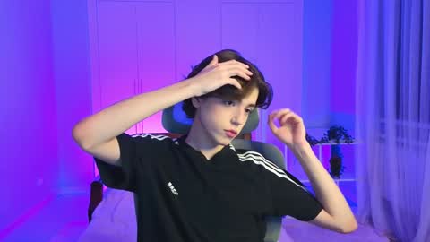 Snapshot of b0y_fantasy chatting on 15, 1, 2025 Elios online show from 15, 1, 2025