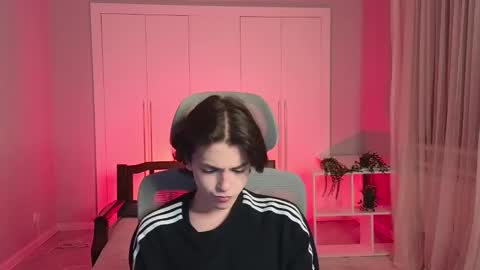 Snapshot of b0y_fantasy chatting on 20, 1, 2025 Elios online show from 20, 1, 2025