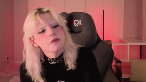 Snapshot of b0y_fantasy chatting on 11, 4, 2026 Elios online show from 11, 4, 2026