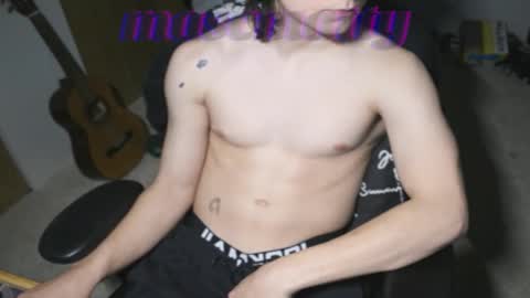 Snapshot of b4nnysturntoo chatting on 15, 12, 2025 b4nnysturntoo online show from 15, 12, 2025