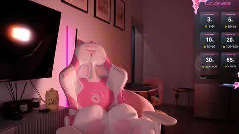 Bonnie  online show from 10, 11, 2025