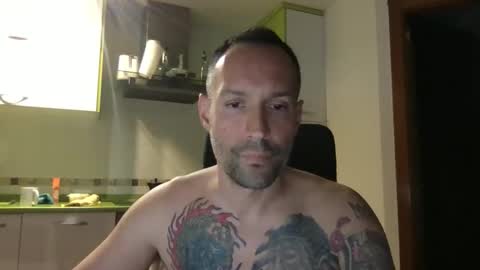 Snapshot of babakeror chatting on 25, 4, 2026 BKR online show from 25, 4, 2026